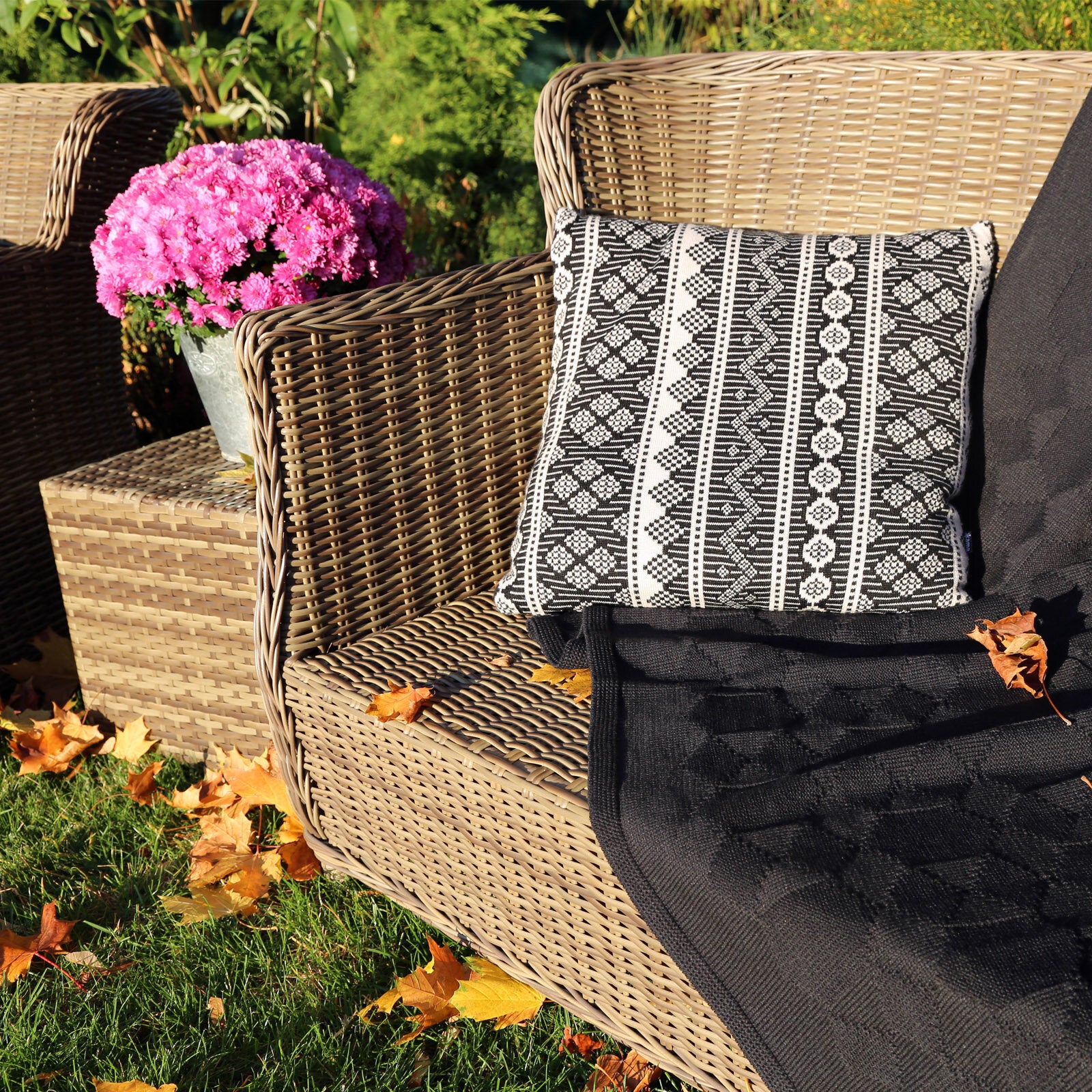 Knitted Merino pillow Kama P4090